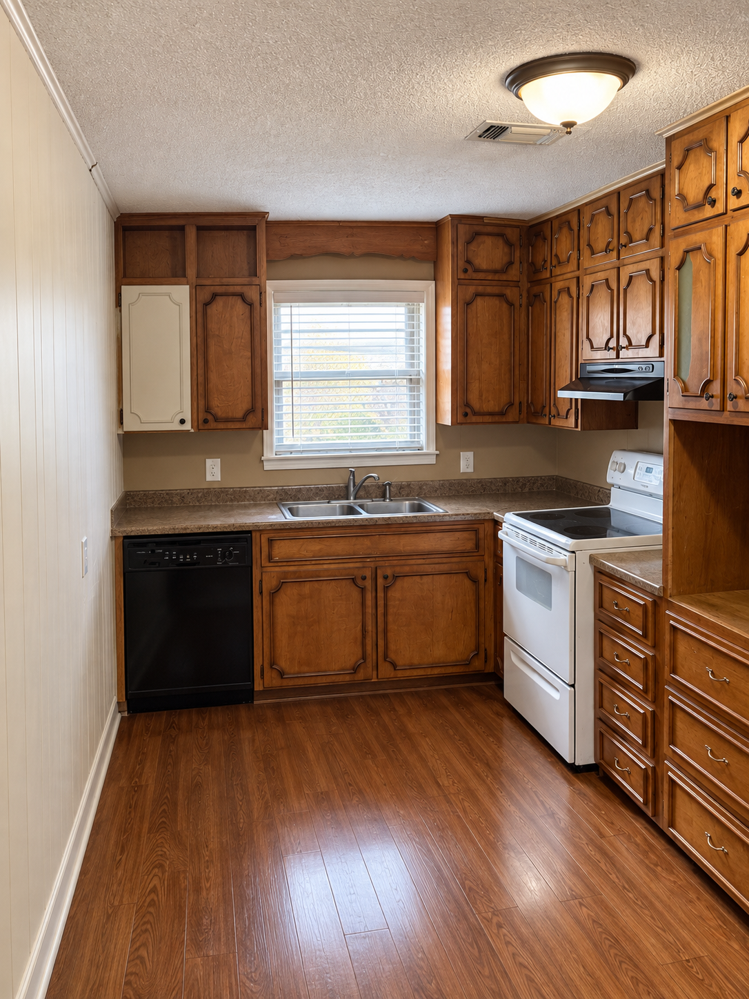 Kitchen before remodeling